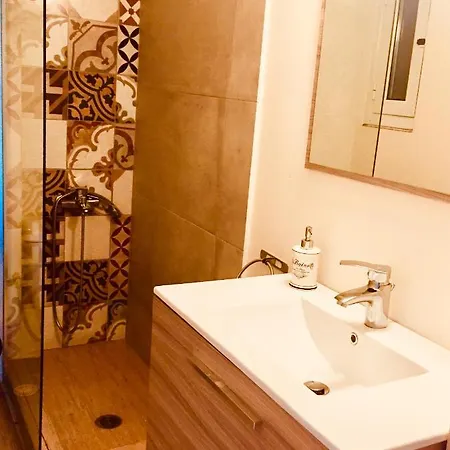 Olympian Zeus Apartment *